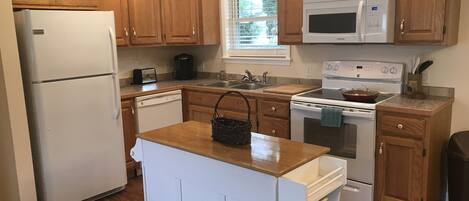 冰箱、微波炉、烤箱、炉灶