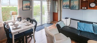 Stunning home in Tzummarum with WiFi