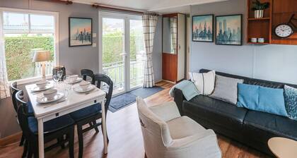 Stunning home in Tzummarum with WiFi