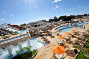 Piscina all'aperto, una piscina riscaldata
