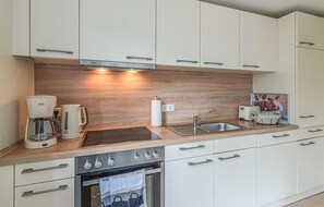 Kühlschrank, Herdplatte, Geschirrspüler
