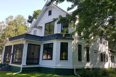 Close to Downtown & UWEC