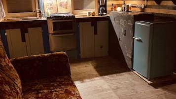 Réfrigérateur, micro-ondes, plaque de cuisson, lave-vaisselle