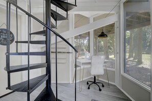 المنشأة من الداخل