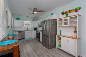 Fridge, microwave, stovetop, dishwasher