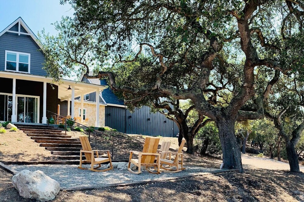 "Almost" Brand New 2020 "Modern Farm House ". Close to beach and wine country