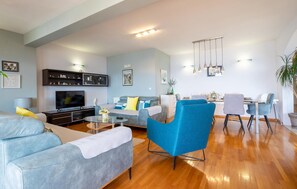 TV - Lovely apartment in Igrane with house sea view (Igrane)