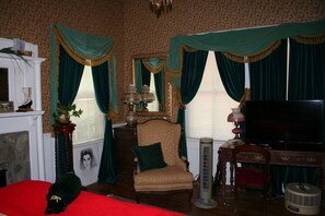 5 bedrooms, desk, free WiFi, bed sheets