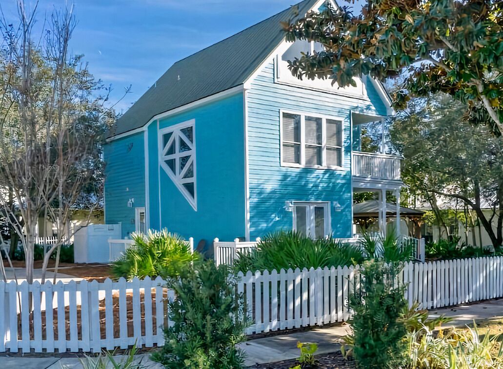 Lovely 4 bed/3 bath- A short walk to the beach,  pool,  dining and entertainment