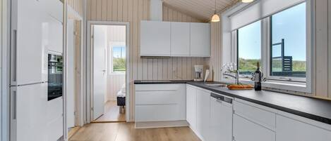 Fridge, oven, dishwasher, coffee/tea maker