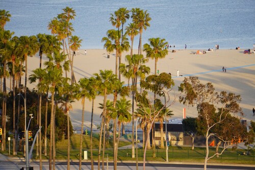 Ocean Views/Downtown/ConventionCenter/Chic Hi-Rise