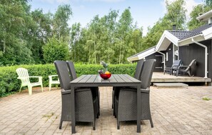 Outdoor dining - 3 bedroom lovely home in Føllenslev (Føllenslev)