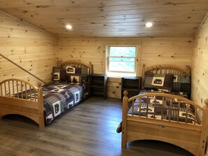 3 bedrooms, WiFi, bed sheets - New log cabin (Stratford)