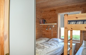3 bedrooms, travel cot, Internet