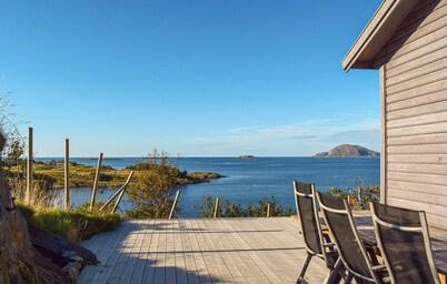 Awesome home in Tansøy with house a mountain view