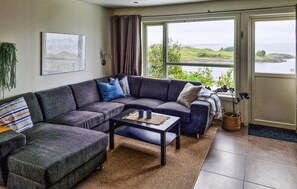 Living Room - Awesome home in Tansøy with house a mountain view (Tansøy)