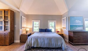 Tabla de planchar con plancha, wifi y ropa de cama