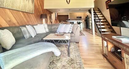 Beaver Creek Retreat! Spacious 3BR+Loft Ski In/Out – Steps to Adventure
