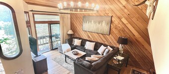 Beaver Creek Retreat! Spacious 3BR+Loft Ski In/Out – Steps to Adventure