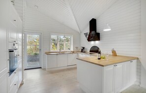 Frigorifero, forno, piano cottura, lavastoviglie