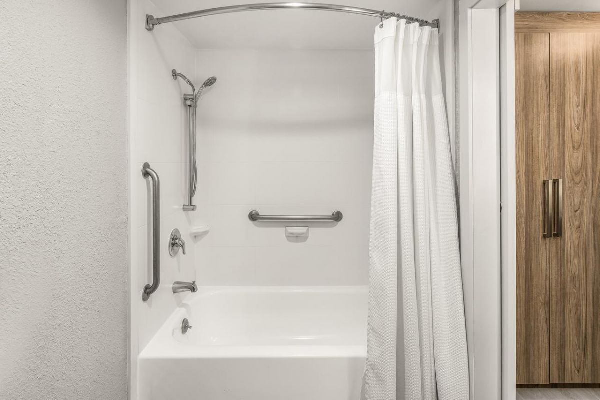 Wonderful Place To Stay! 4 Convenient Units, Free Shuttle, Onsite Dining, Pool