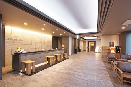 Lobby lounge. Hotel Route Inn Kusatsuritto Rittointer -Ritto inter Kokudo 1gou