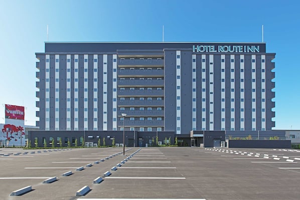 A large, modern hotel building with a sign reading "HOTEL ROUTE INN". - Hotel Route Inn Kusatsuritto Rittointer -Ritto inter Kokudo 1gou (Ritto)