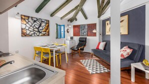 A modern living space with a dining area, kitchen, and seating area. - Nice apartment in Kastav (Kastav)