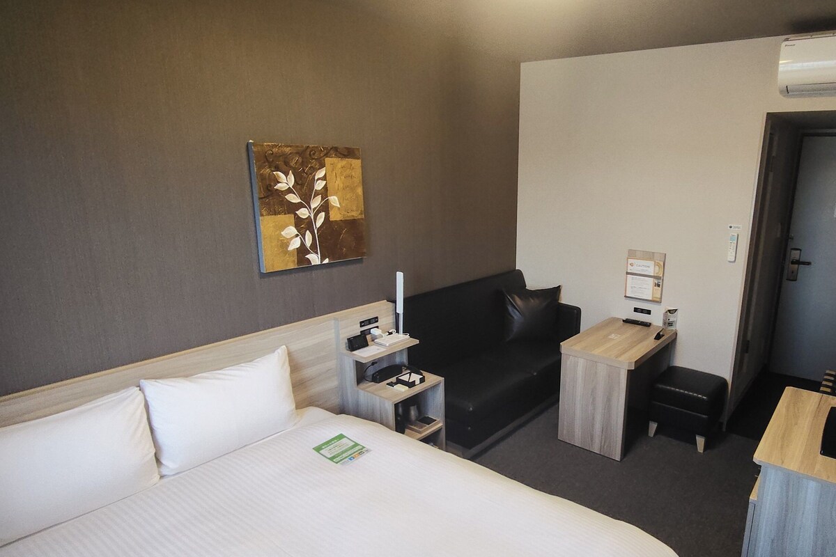 Double Room, Non Smoking | WiFi (free), bed sheets
