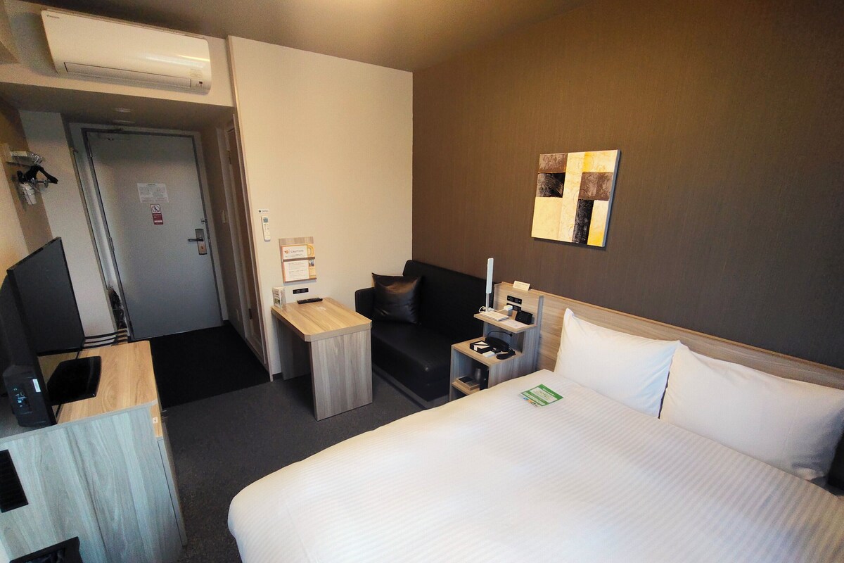 Small Double Room, Non Smoking | WiFi (free), bed sheets