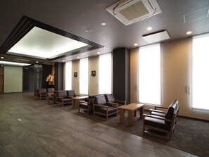 Lobby-lounge