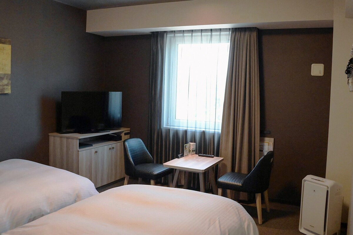 Twin Room, Non Smoking | WiFi (free), bed sheets