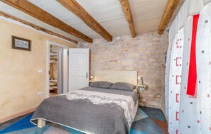 1 soverom, safe på rommet, wi-fi (inkludert) og sengetøy