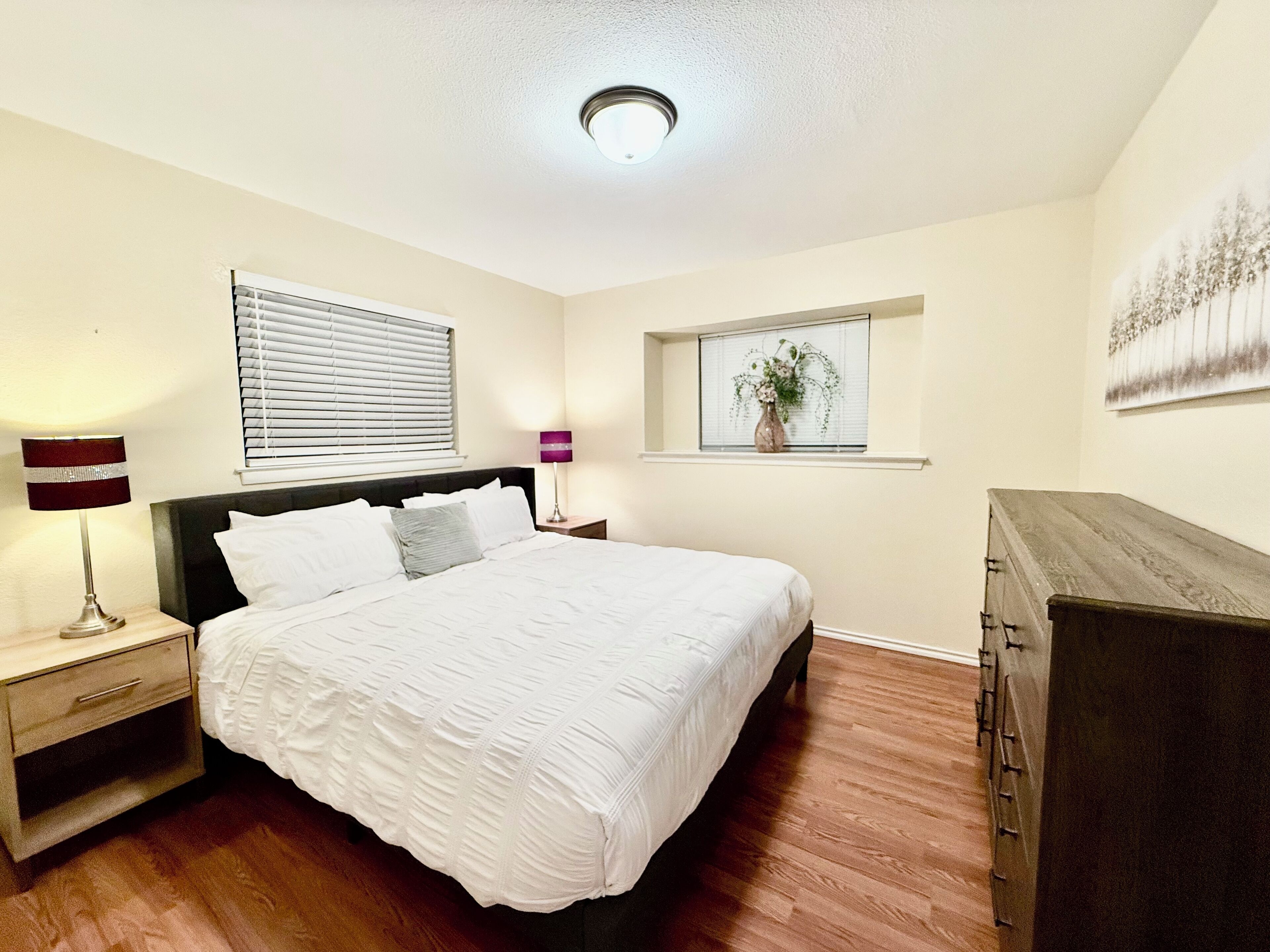 4 habitaciones, tabla de planchar con plancha, wifi y ropa de cama 