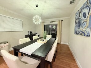 Dining - Ideal Stylish Vacation Rental for Fans- WALK to AT&T Stadium.  Park 4 cars (Arlington)