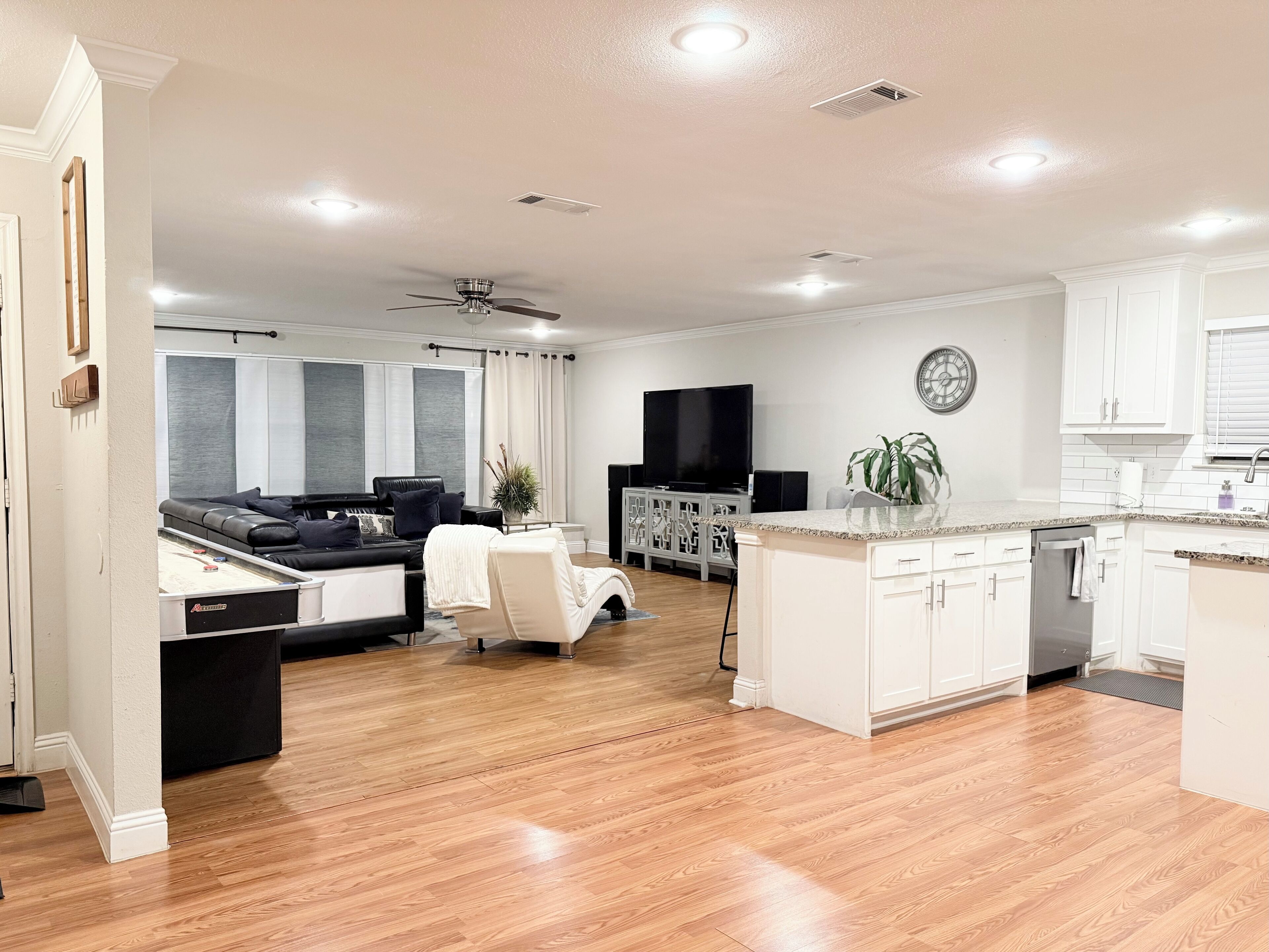 Älytelevisio, kirjoja, stereot