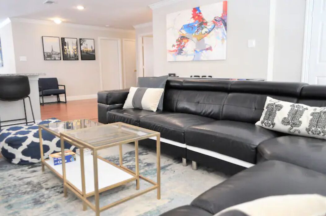 Smart-TV, Bücher, Stereoanlage