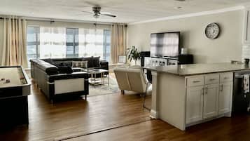 Smart TV, books, stereo