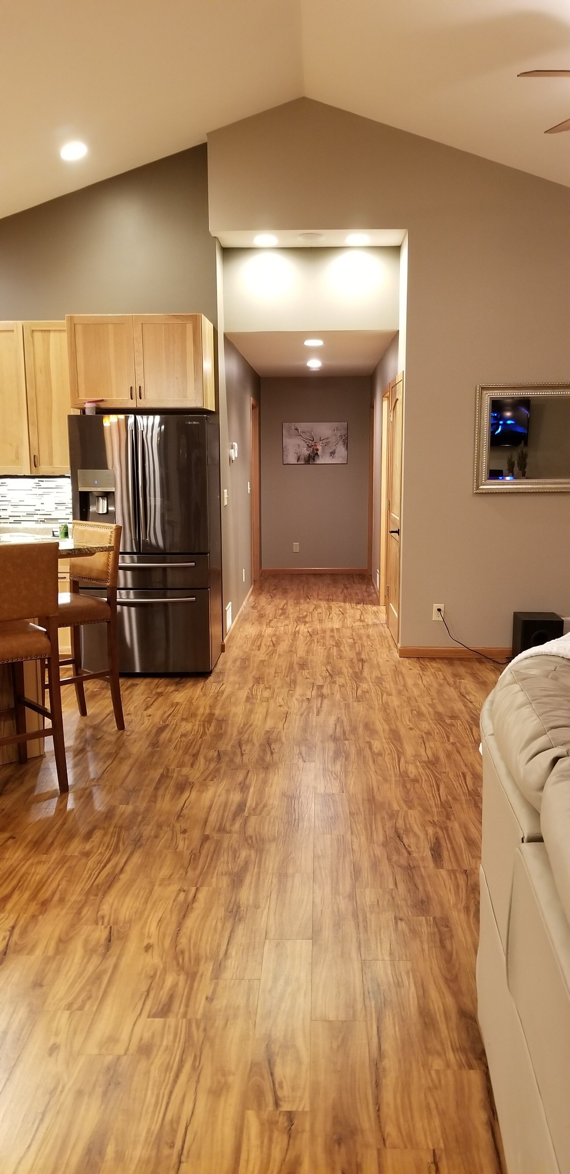 4 Bedroom 2 Bath Lodge overlooking river bottoms with fabulous views