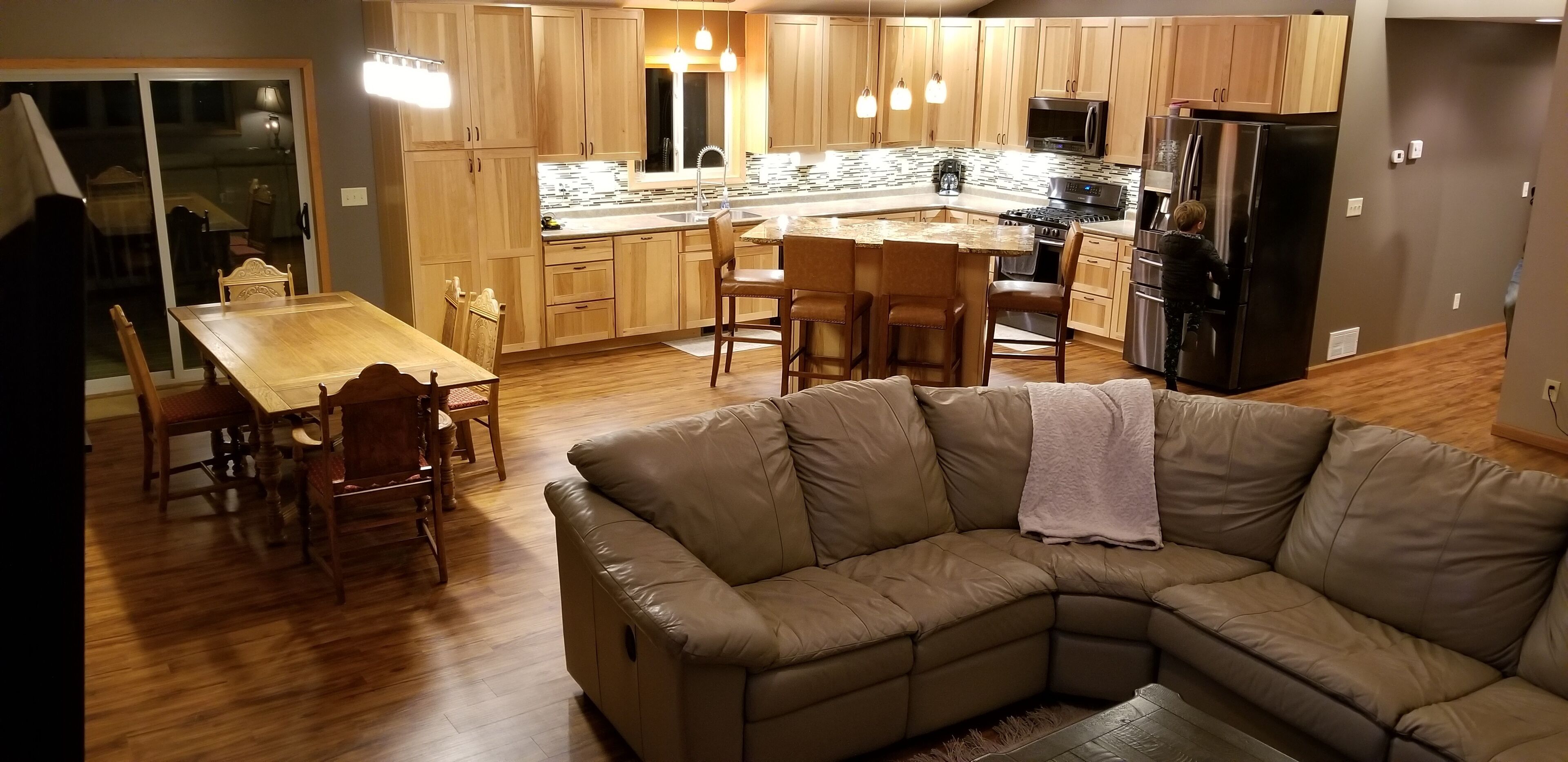 4 Bedroom 2 Bath Lodge overlooking river bottoms with fabulous views