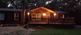Creekside Country Retreat,  Spacious country living on 1 acre in the country.