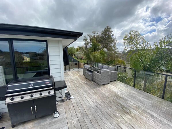 Outdoor dining - New build i (Auckland)