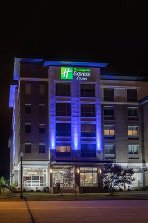 Front of property - Holiday Inn Express & Suites Columbia Downtown - The Vista by IHG (Columbia)
