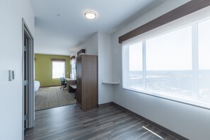 Standard Room, 1 King Bed | Premium bedding, in-room safe, individually decorated - Holiday Inn Express & Suites Columbia Downtown - The Vista by IHG (Columbia)