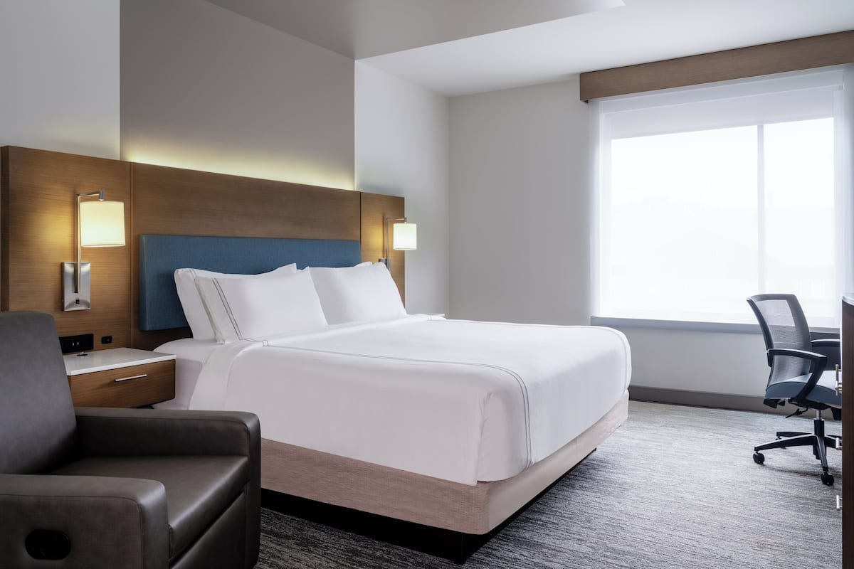 Standard Room, 1 King Bed (Recliner Accessible) | Premium bedding, pillowtop beds, in-room safe, desk