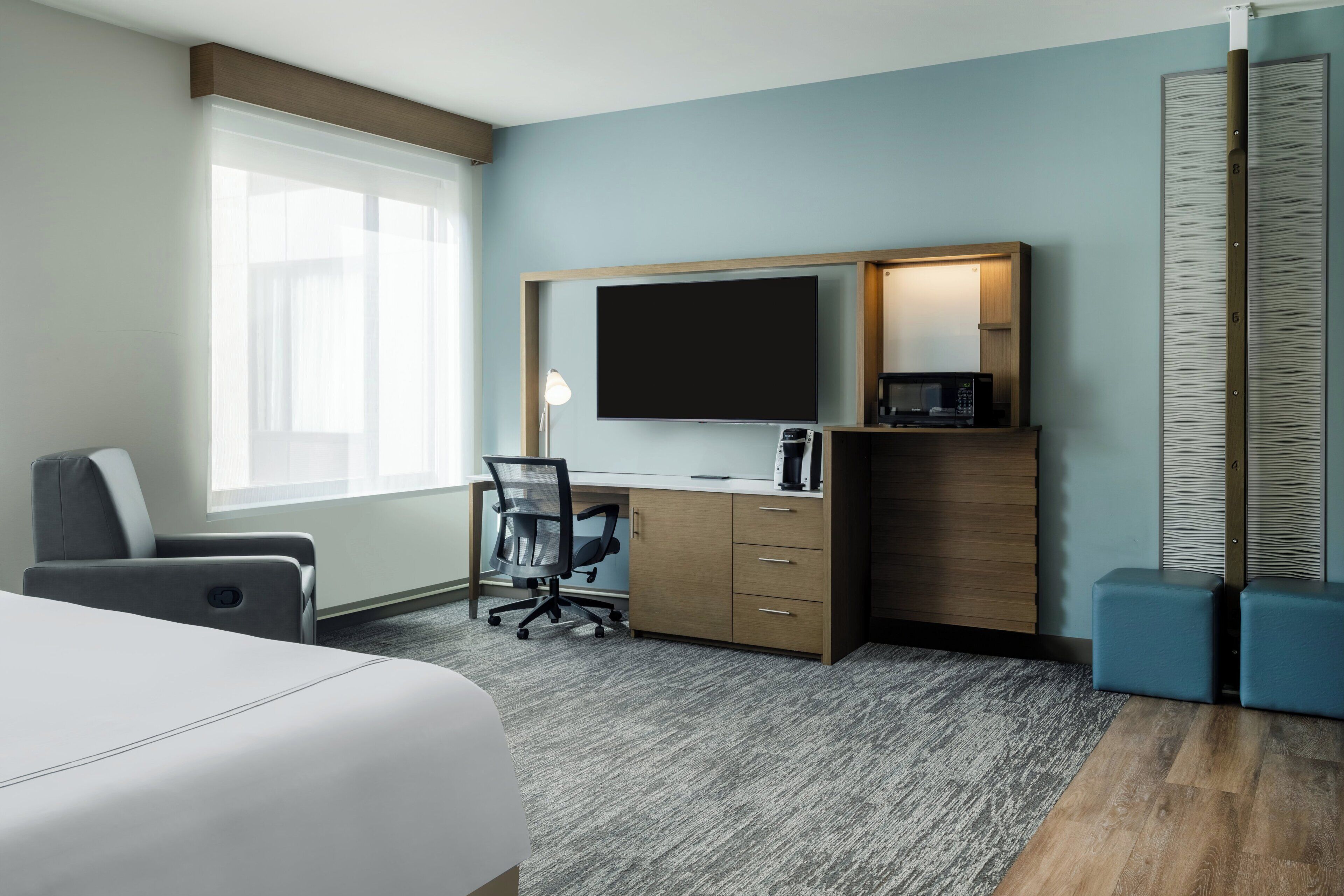 Standard Room, 1 King Bed (Recliner Accessible)