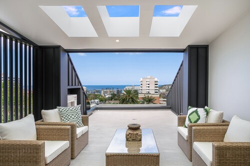 Designer Penthouse Overlooking Manly, the Ocean and Harbour