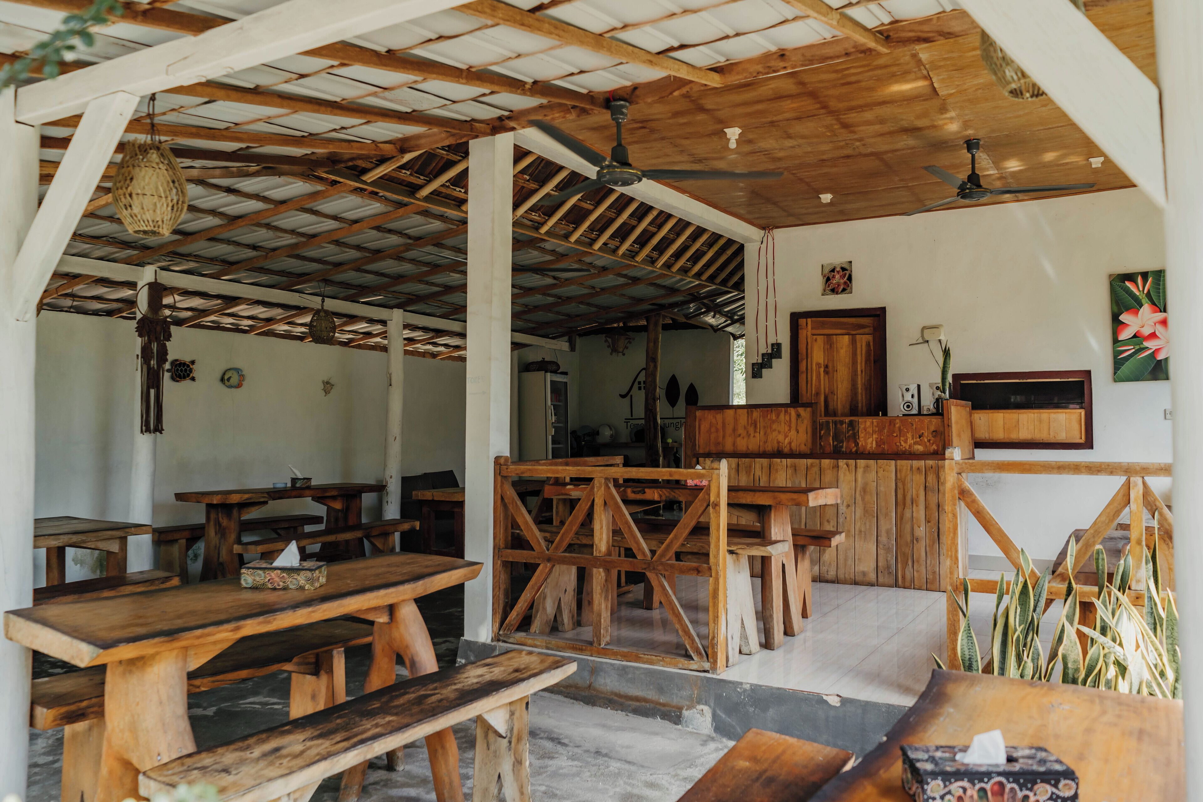 Petit déjeuner continental (50000 IDR par personne)