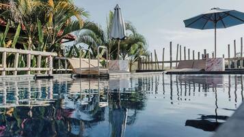 Açık yüzme havuzu