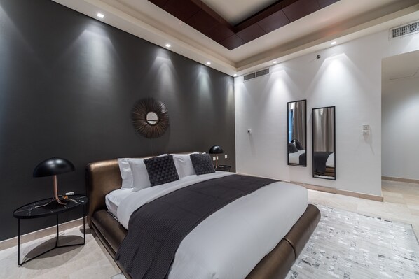 Appartement luxueux, 4 chambres, non-fumeur, vue sur la marina | 4 chambres, draps en coton égyptien, literie de qualité